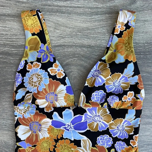 L*Space Seam-Free Katniss One Piece Classic Swimsuit, sugar & spice - Picture 4 of 9